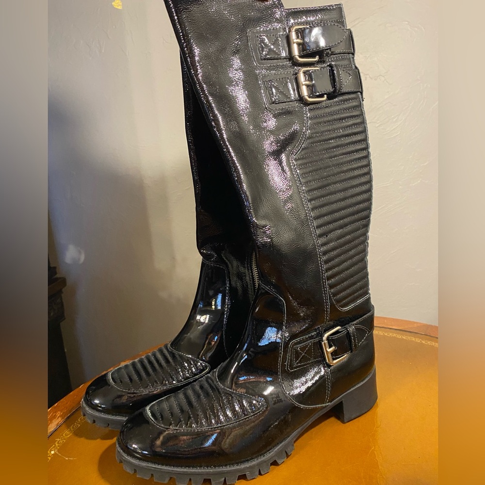 BCBG MAXAZRIA PATENT LEATHER BOOTS